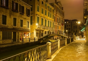 Umění architektury - večerní Benátky