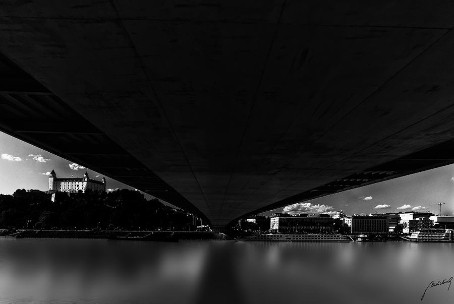 Pod mostom