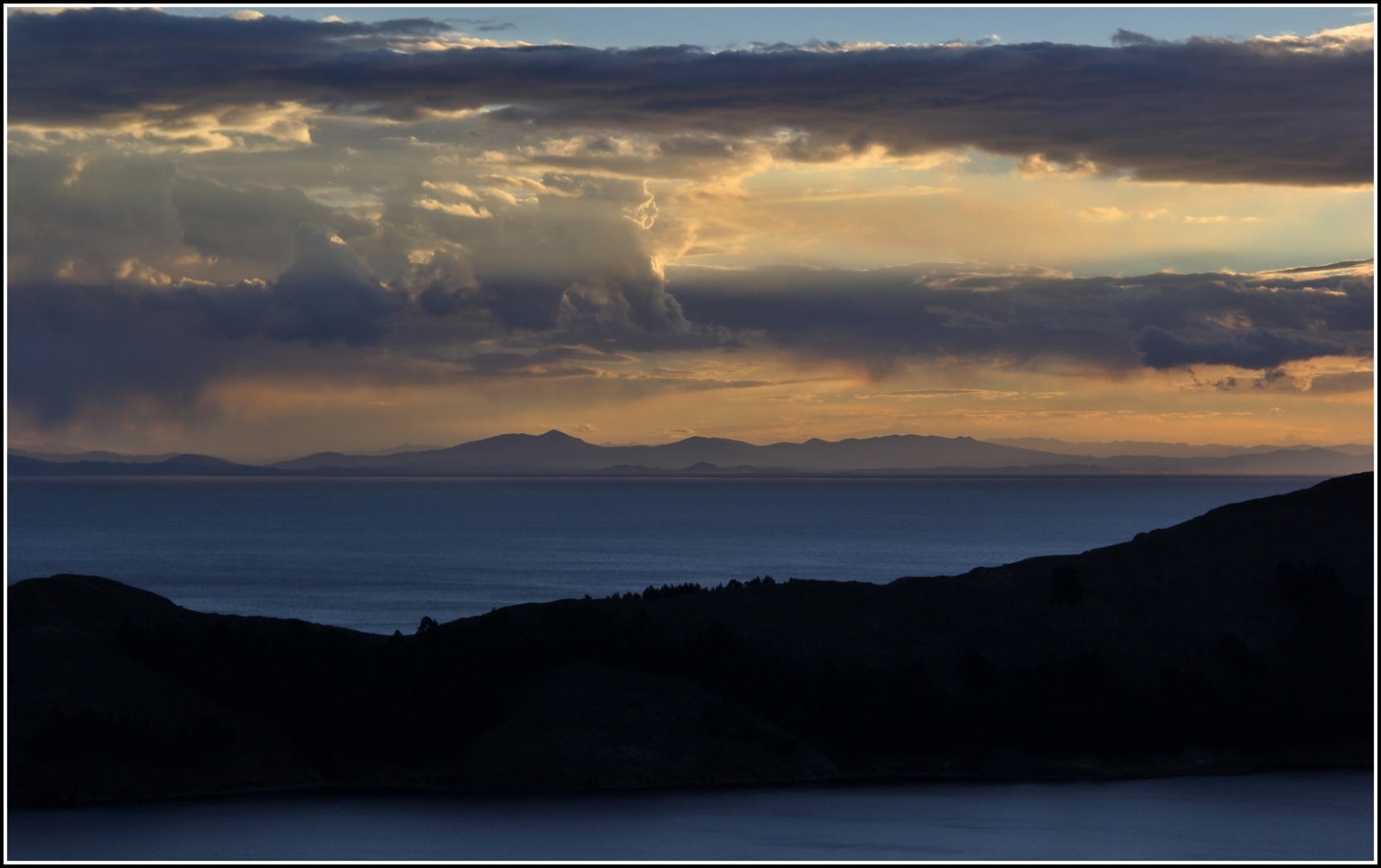Bouřka nad jezerem Titicaca