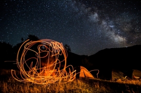 Krajina stínů a hvězd - Fotograf roku - Kreativita - II.kolo - malování žhavým uhlíkem