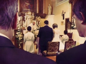 Svatby a oslavy - před oltářem