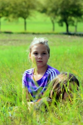 Děti jsou fotogenické - V trávě