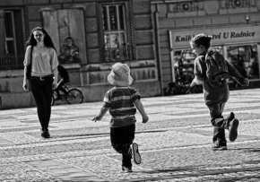 Fenomén Street Foto - Fotograf roku - Junior - VII.kolo - Na náměstí