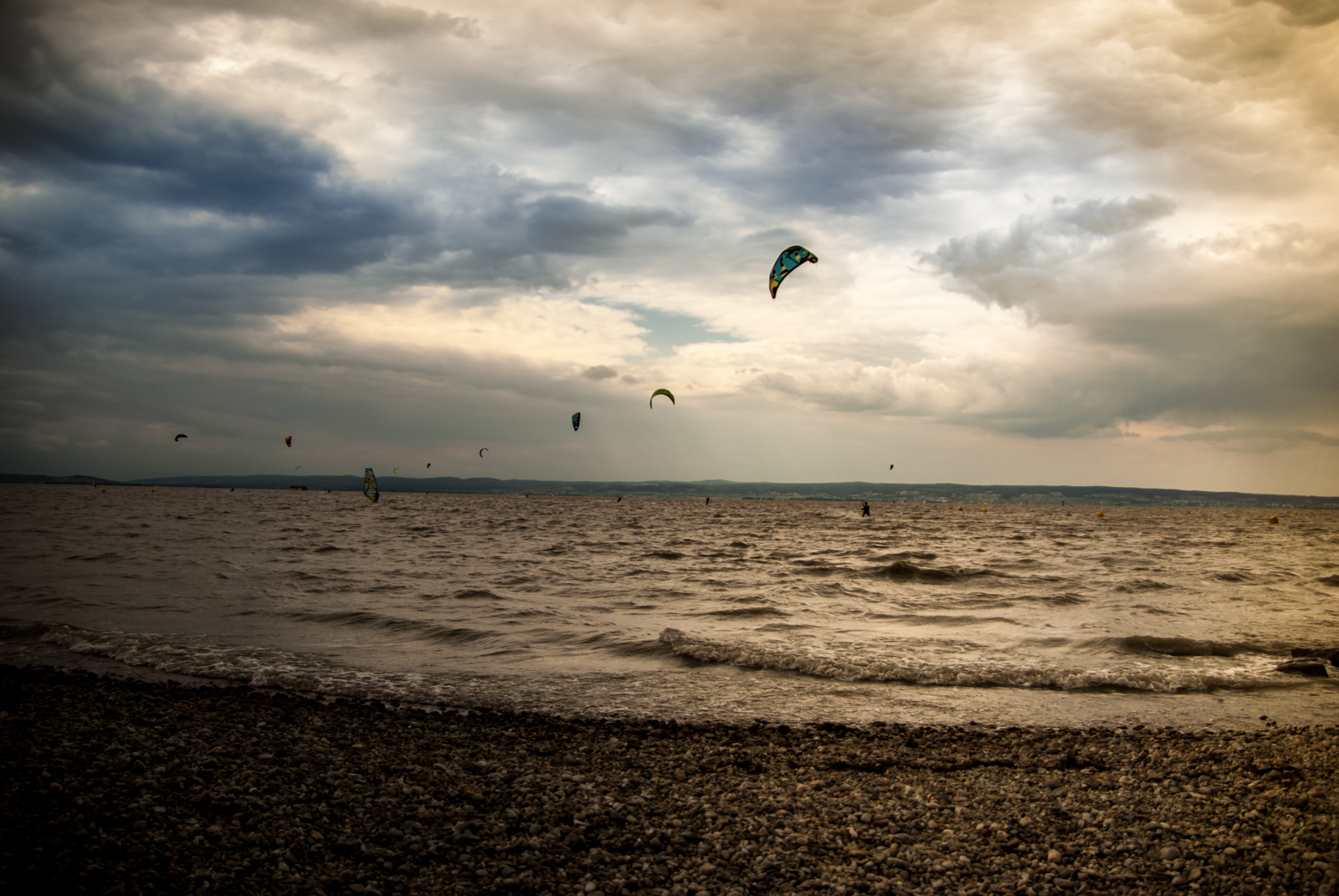 Kiting vs. Windsurfing