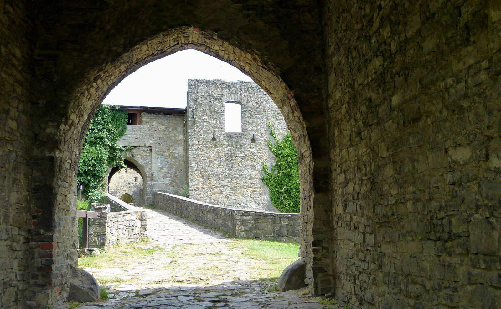 hrad Hukvaldy II