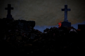 Červená - Hřbitovní kvítí