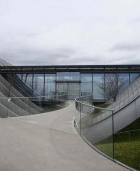 Architektura krásná a účelná - Vstup do muzea v Bernu