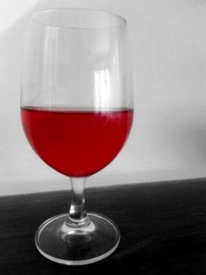 Červená - sklenicka