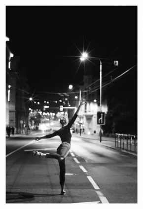 Vidím to černobíle - Fotograf roku - Junior - XII.kolo - Dancing in the moonlight