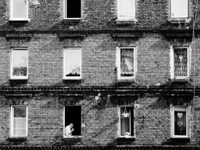 Život ve městě - Fotograf roku - Kreativita - VII.kolo - Co okno .. to příběh ...
