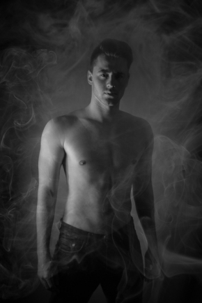 Všechny krásy mužů a žen - Fotograf roku - Junior - V.kolo - smoke