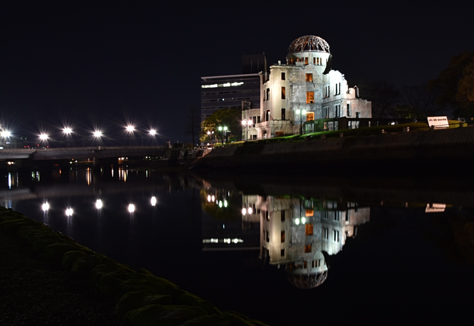 Noční Hirošima