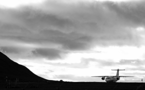 Kouzlíme černobíle - Longyearbyen airport