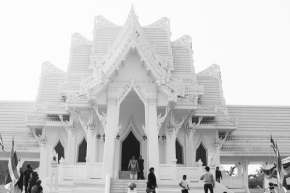 Kouzlíme černobíle - White Temple