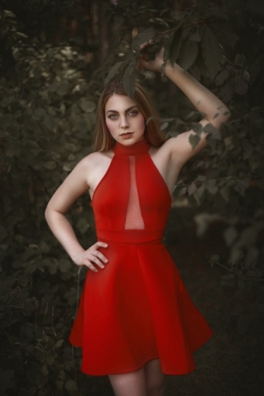 Portrét - žena v červenom 