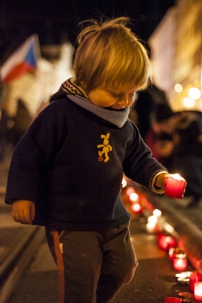 Děti a jejich svět - Fotograf roku - Junior - I.kolo - Já také přidám svíčku