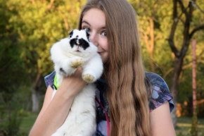 Portrét - S králíčkem