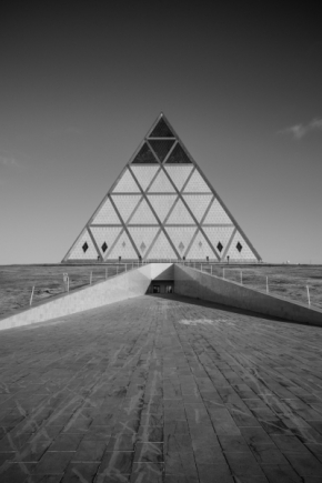 Fotogenická architektura - Fotograf roku - Kreativita - IV.kolo - Pyramida