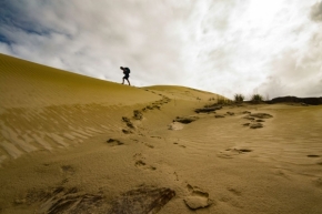 Fotograf roku na cestách 2018 - Ztracen v dunách
