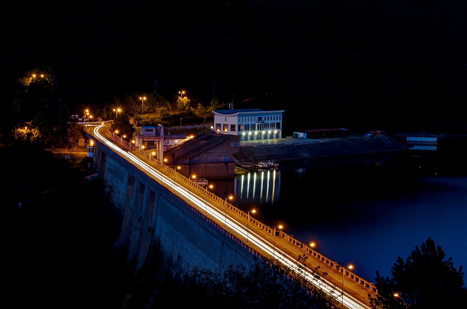 Noční přehrada Orlík 