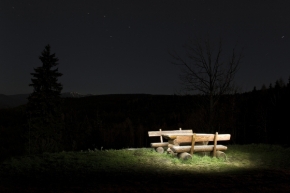 Kouzla noci - lavičky