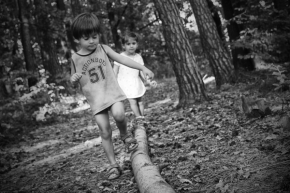 Překrásný svět dětí - Fotograf roku - Kreativita - I.kolo - Vzpomínky na parné léto- hrajeme si v lese...