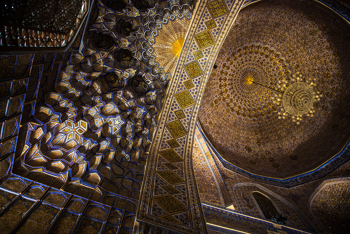 Interiér Timurovho mauzólea v Uzbekistane