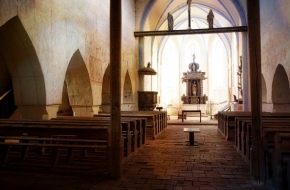 Církevní architektura - Fotograf roku - Kreativita - IV.kolo - Staré zdi vyprávějí 