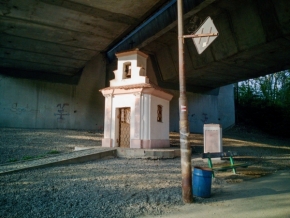 Církevní architektura - Pod mostem