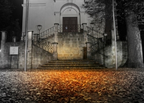 Tiché město a jeho architektura - Podzim v noci