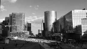 Tiché město a jeho architektura - La Défense