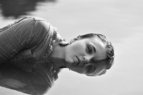Černobílý portrét - Vodní