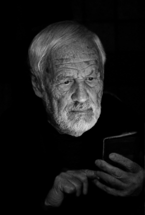 Černobílý portrét - Děda +mobil