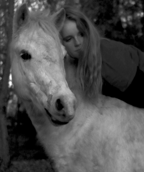 Černobílý portrét - vztah koně s člověkem