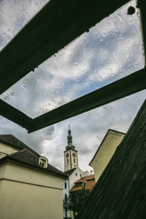 Pohled z okna - Z vikýře když prší