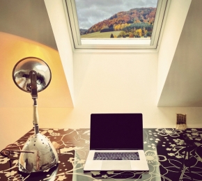 Pohled z okna - Home office na podzim 2020