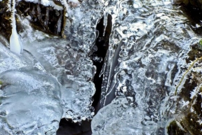 A zima je krásná - Led na potoku3