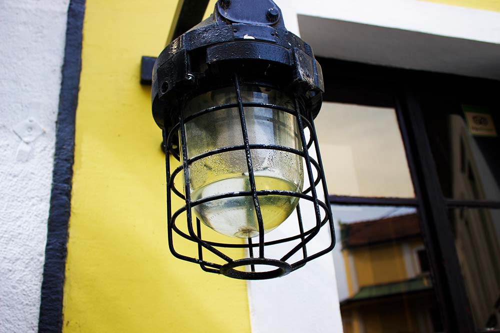 lampa v meste