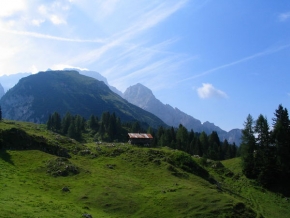 Má nejkrásnější krajina - Bouda v horách (Dolomity Brenta)