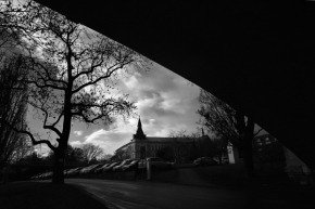Černobílá - Pod mostem
