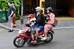 Street - Rodinka na motorce-Vietnam