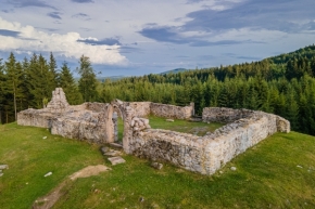 Tomáš Hlaváč - Ruina kostela sv. Mikuláše pod Krudumem