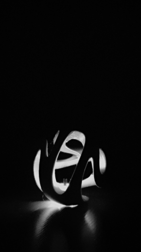 Černobílá - Sféra ve tmě