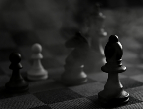Zátiší - temná šachovnice