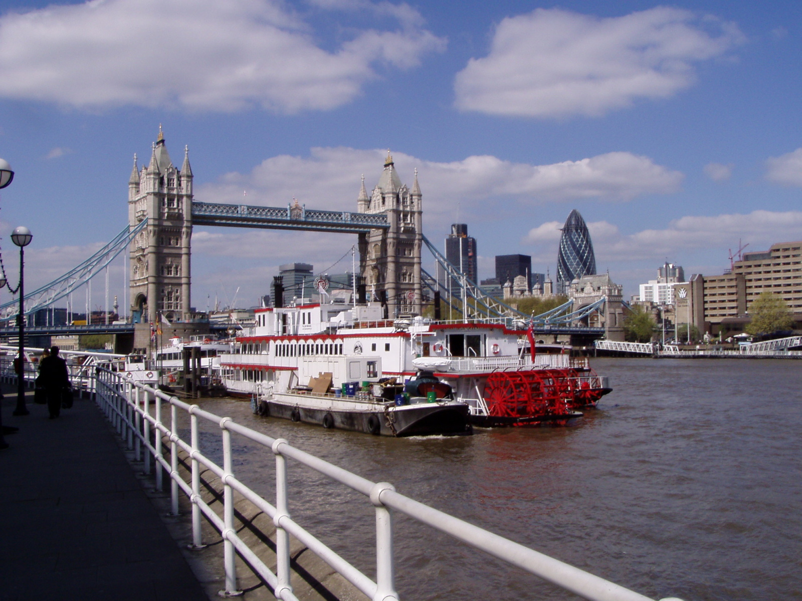 Tower Bridge a lodě