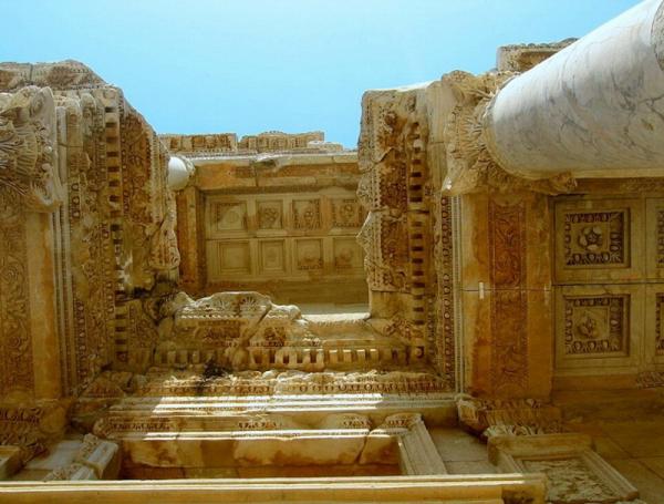 Stará stavba v Efesu