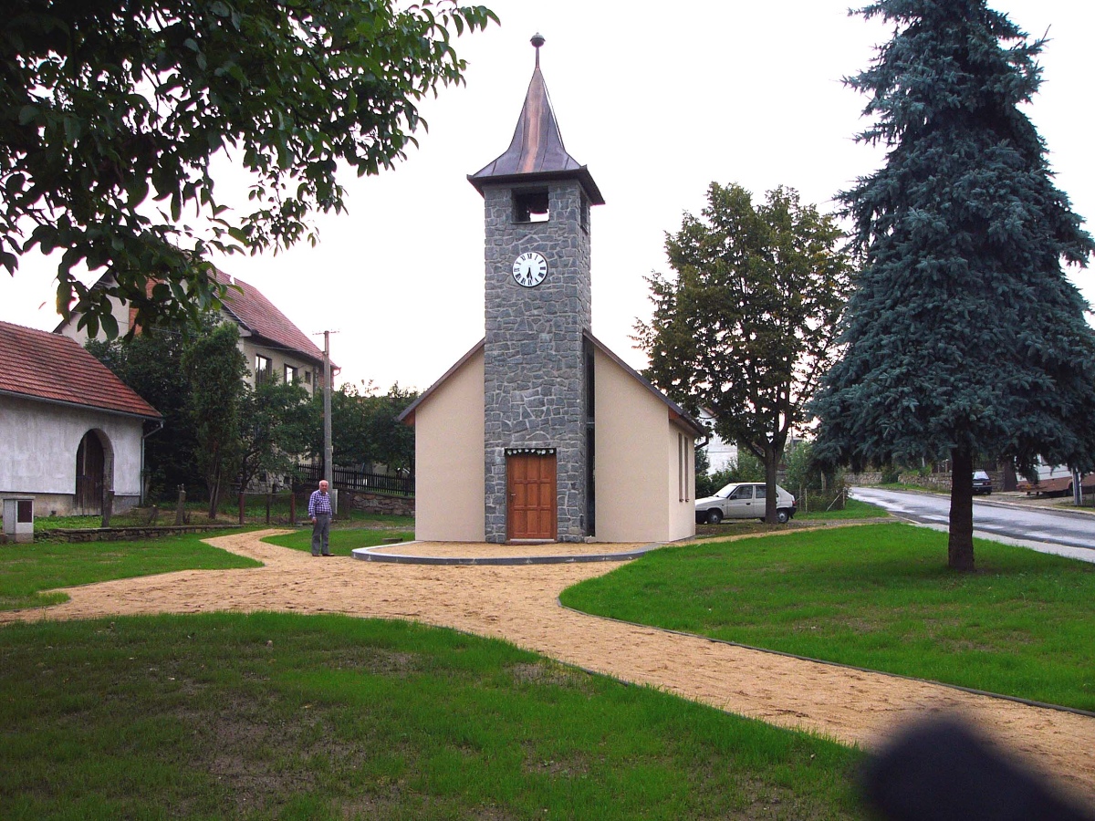Kaplička v Horní Loučce