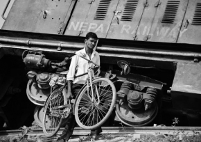 Pohyb bez motoru - Fotograf roku - Kolo je jistější, Parbaha, Nepál