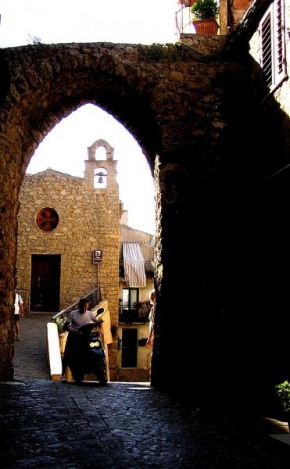 Na cestách i necestách - Sicilia-  zvonica
