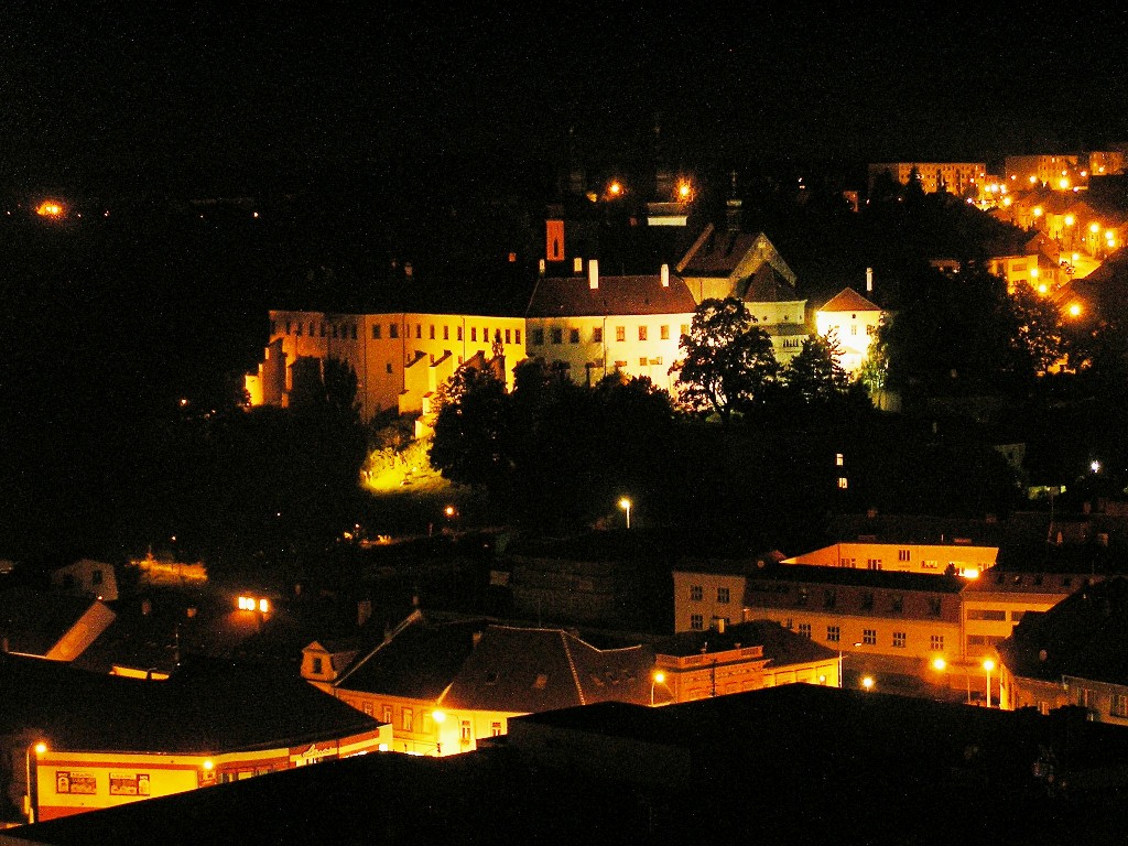 Třebíčská bazilika a zámek v noci